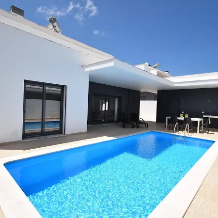 Modern With Private Pool Near The Beautiful Of Foz De Arelho Villa *