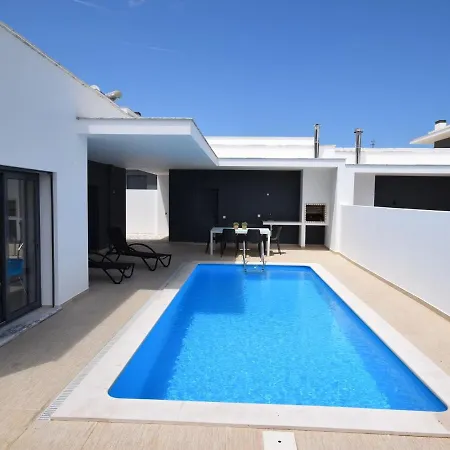 Villa Modern With Private Pool Near The Beautiful Of Foz De Arelho Nadadouro