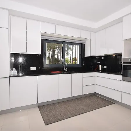 Modern With Private Pool Near The Beautiful Of Foz De Arelho Villa *