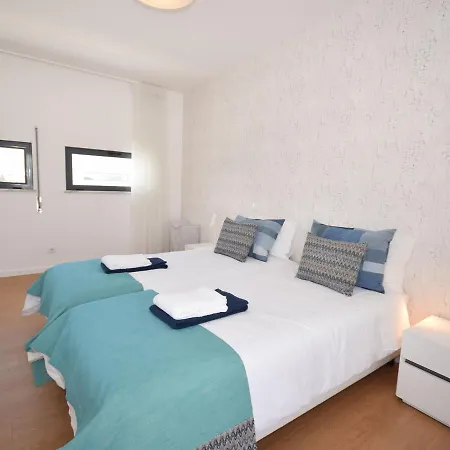 Modern With Private Pool Near The Beautiful Of Foz De Arelho