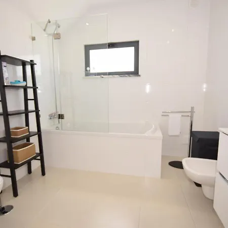 Modern With Private Pool Near The Beautiful Of Foz De Arelho * Nadadouro