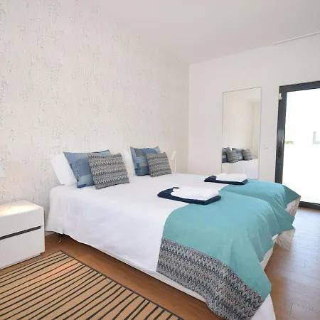 Modern With Private Pool Near The Beautiful Of Foz De Arelho Nadadouro