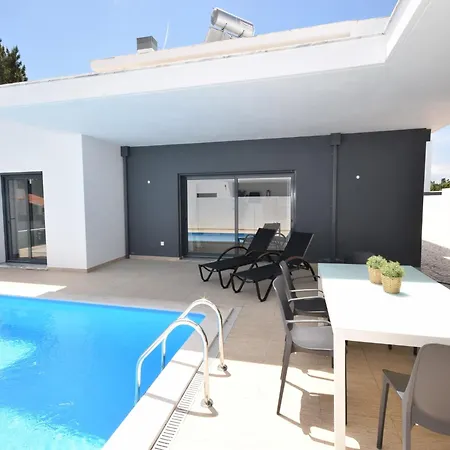 Sunny Near Obidos W Beaches Nadadouro