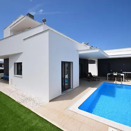 Sunny Near Obidos W Beaches Nadadouro