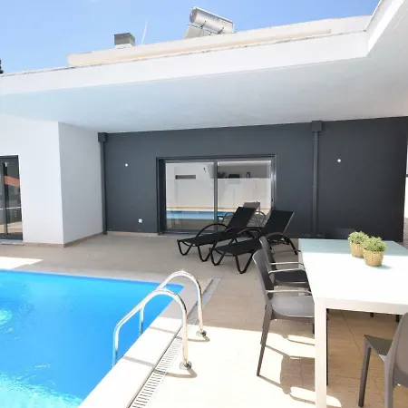 Modern With Private Pool Near The Beautiful Of Foz De Arelho Villa *