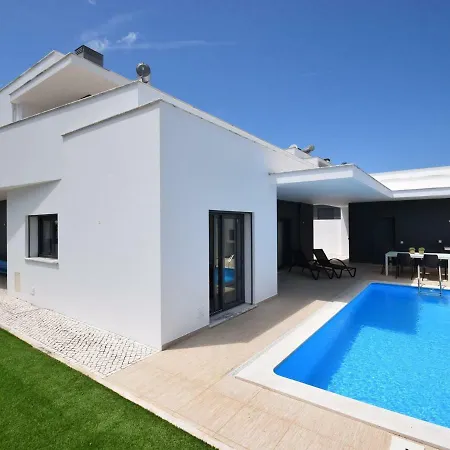 Villa Modern With Private Pool Near The Beautiful Of Foz De Arelho