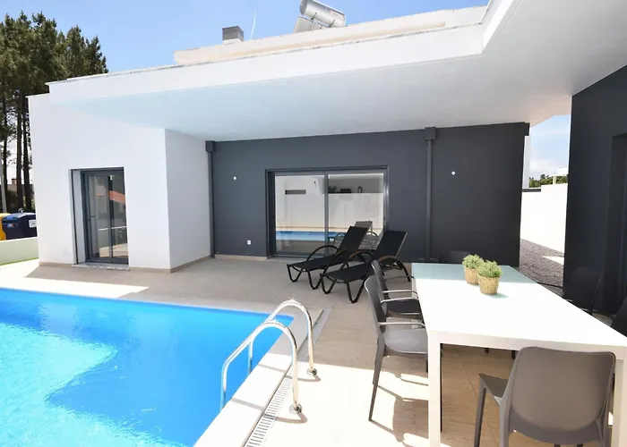 Sunny Near Obidos W Beaches Nadadouro