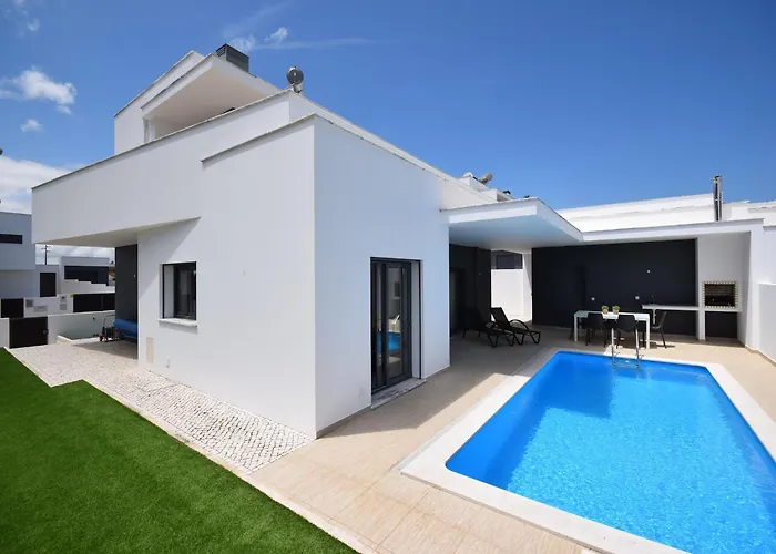 Sunny Near Obidos W Beaches Nadadouro